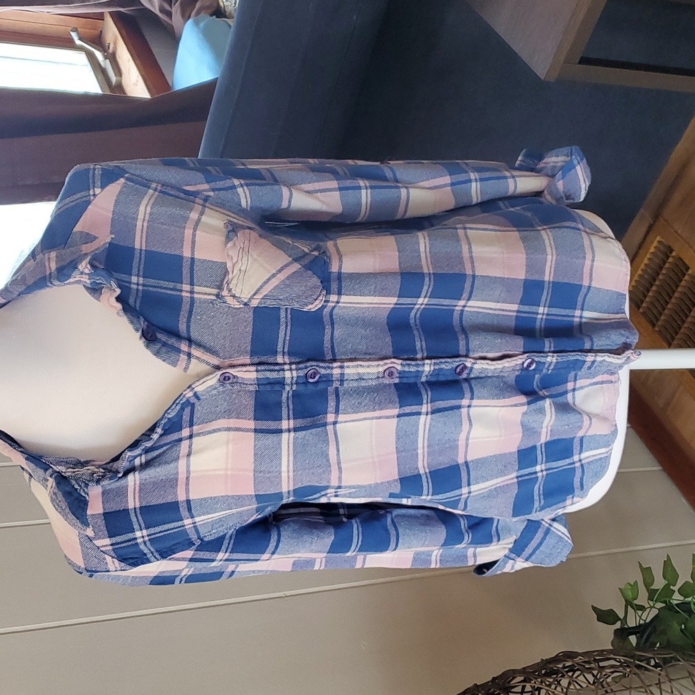E M Blue Pink and White Flannel 💙 Juniors